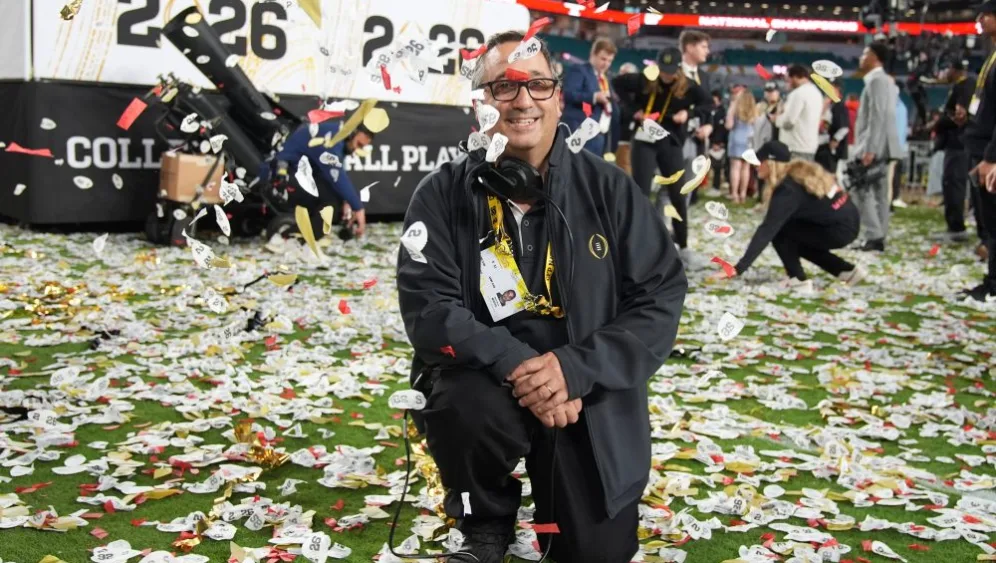 super-bowl-confetti-football