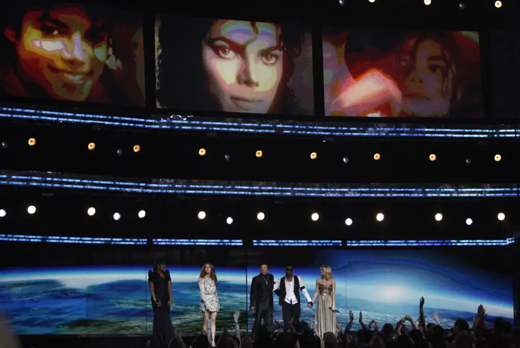 jennifer-hudson-celine-dion-smokey-robinsonushercarrie-underwood