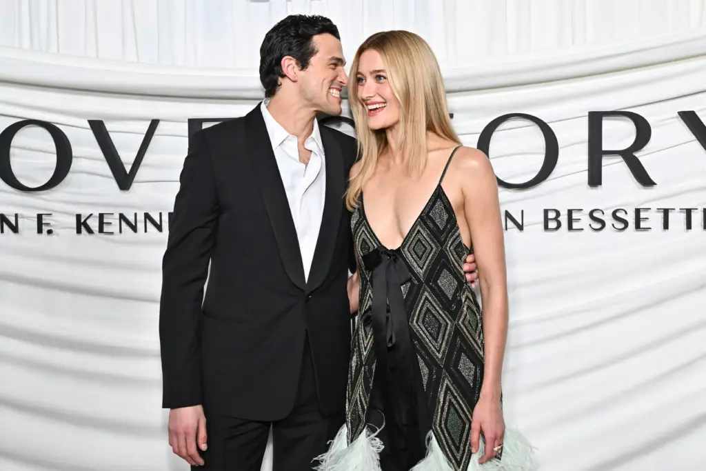 ny-premiere-of-love-story-jfk-jr-carolyn-bessette