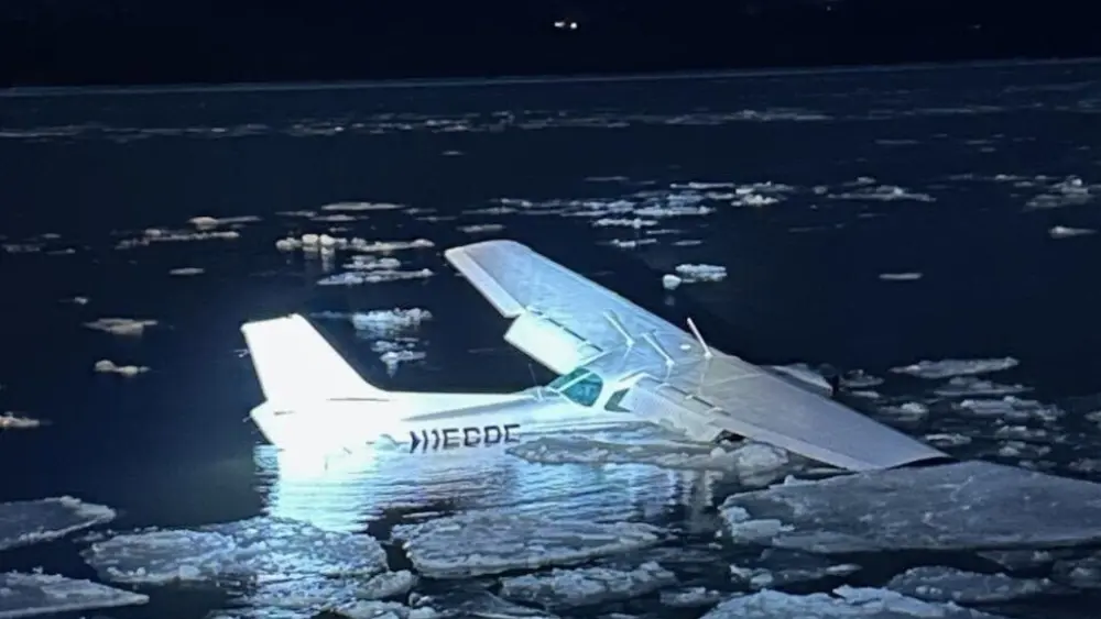 small-plane-crash-hudson-river