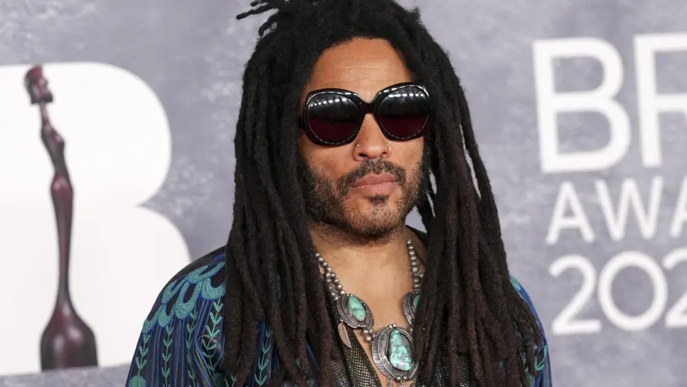 britain-brit-awards-2025-red-carpet-3