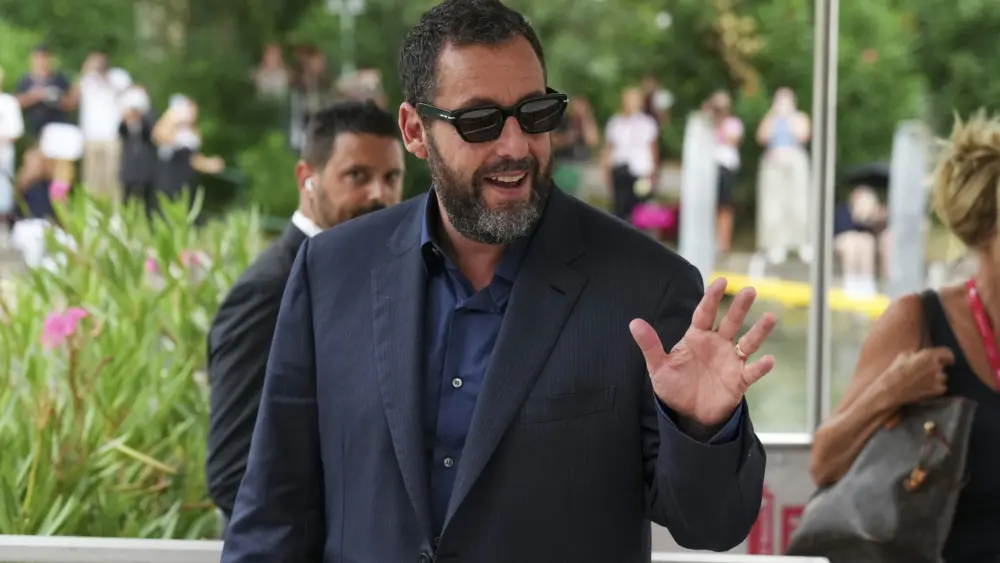 italy-venice-film-festival-jay-kelly-arrivals