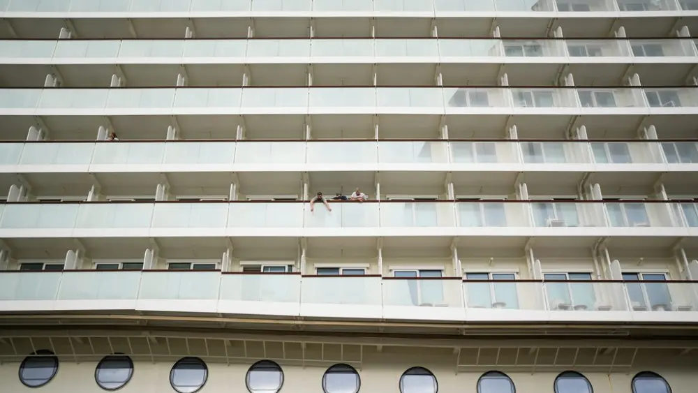 panama-canal-disney-ship