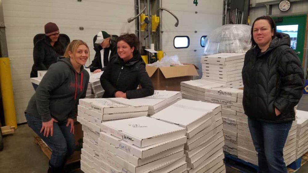 hhes-pta-volunteers-receive-pizzas-and-donuts-for-5th-grade-fundraiser-2018-1024x768