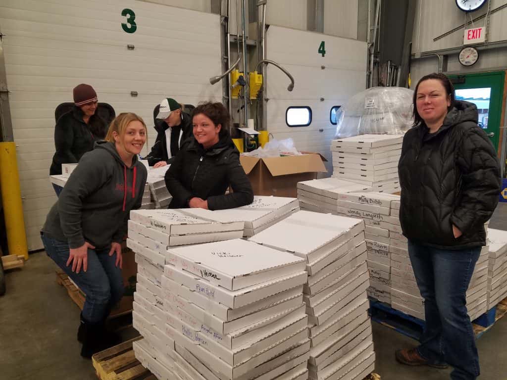 hhes-pta-volunteers-receive-pizzas-and-donuts-for-5th-grade-fundraiser-2018-1024x768