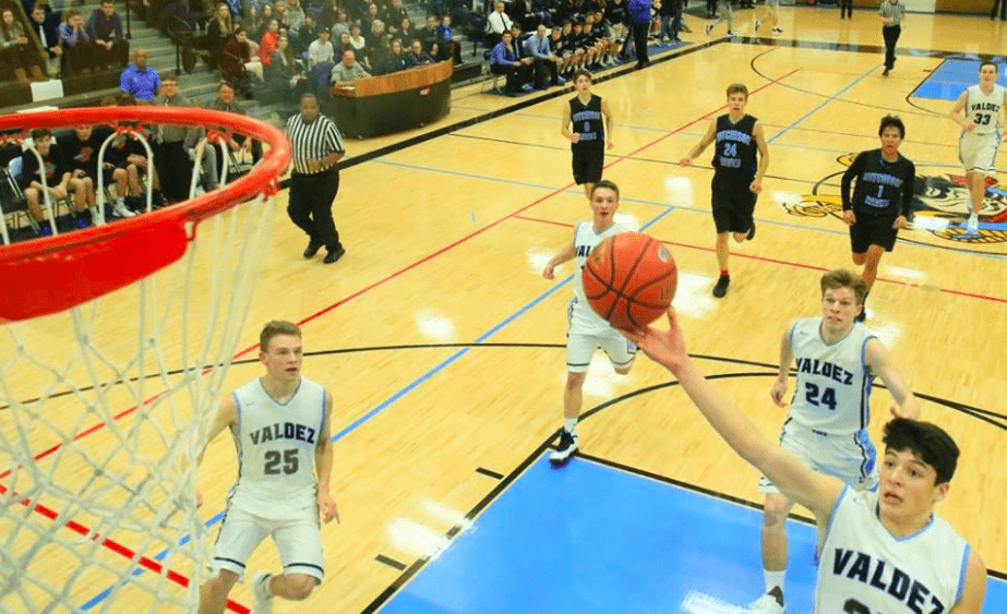 2018-boys-varsity-basketball-v-hutch