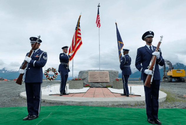 valdez-honors-servicemen-killed-in-crash-after-64-earthquake