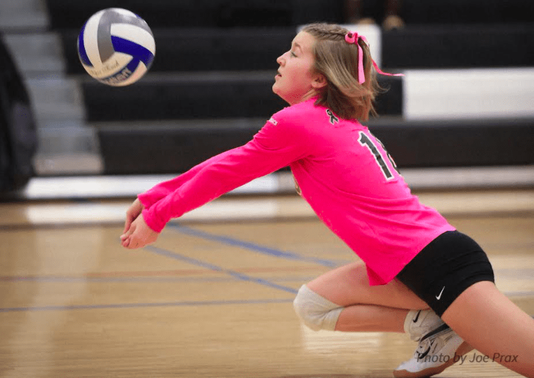bella-smelcer-goes-for-a-ball-during-jv-volleyball-games-oct-2021-photo-courtesy-of-joe-prax-2