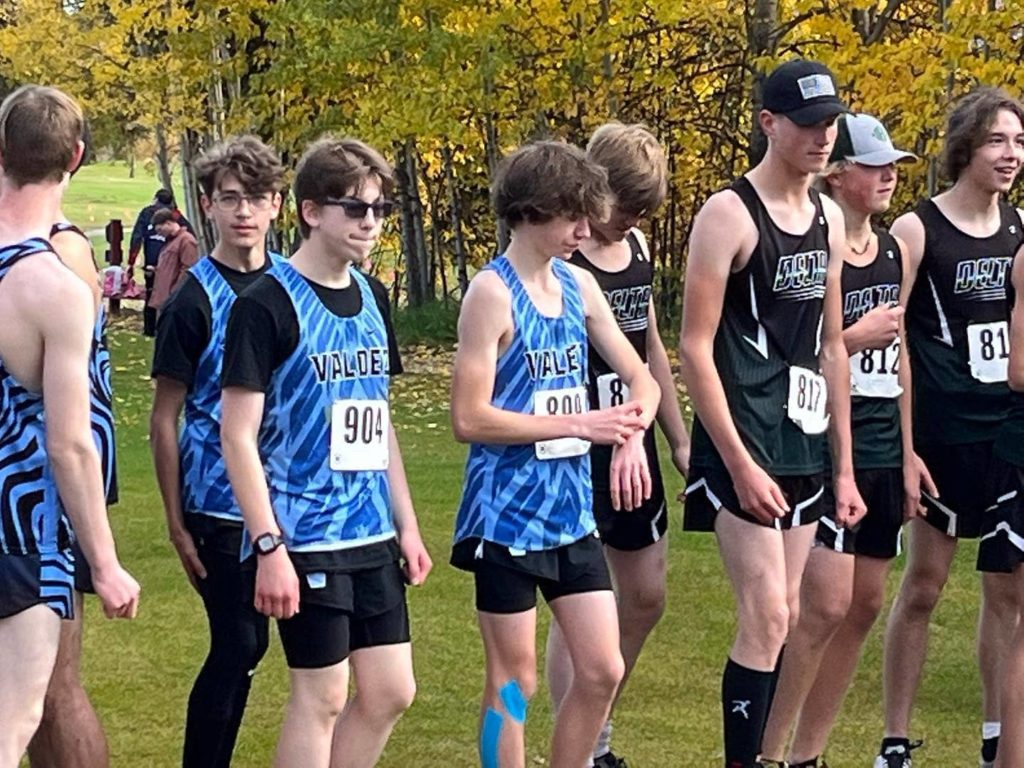 valdez-cross-country-runners-preparing-to-race-photo-courtesy-of-bryan-vincent-4