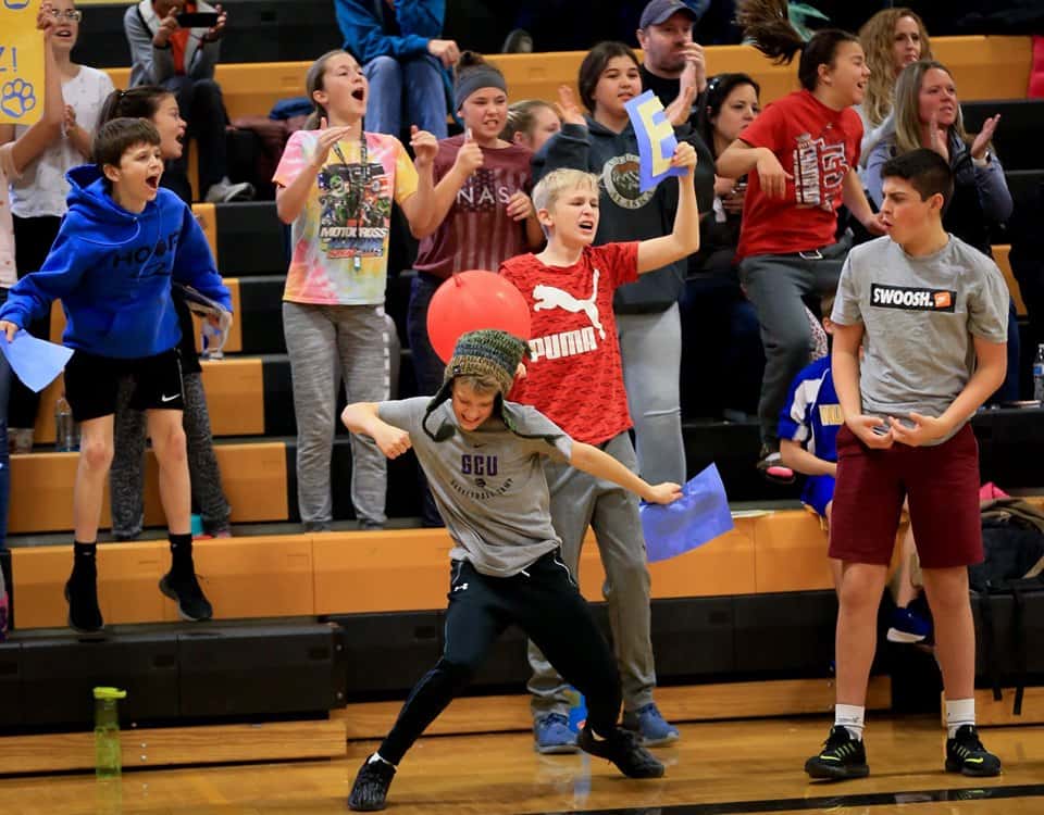 crowd-yell-a-gym-2
