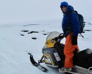 Craig George leads Ned Rozell on a snowmachine trail north of Utqiagvik in May 2010. Photo by Ned Rozell.
