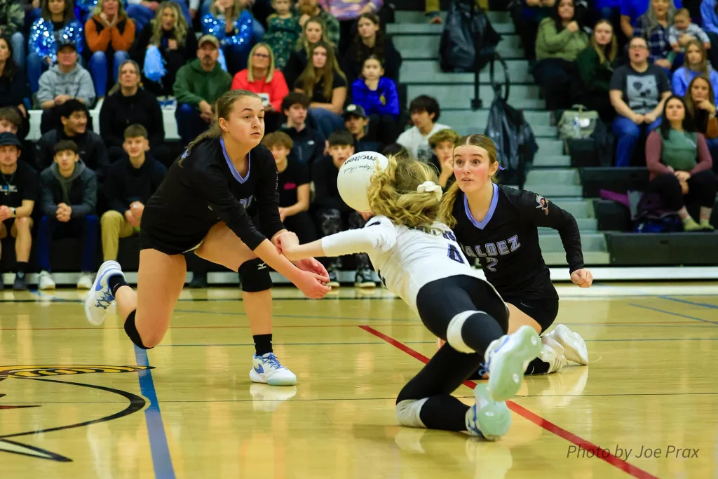 Jamie Rupert, Destiny Day, Elaine Gilson hustling for a ball 