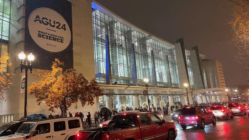 The Walter Washington Center in downtown Washington, D.C., hosted the 25,000 scientists who attended the Fall Meeting of the American Geophysical Union from Dec. 9-13, 2024. Photo by Ned Rozell.