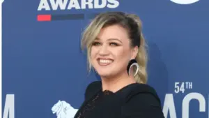 Kelly Clarkson at the 54th Academy of Country Music Awards at the MGM Grand Garden Arena on April 7^ 2019 in Las Vegas^ NV