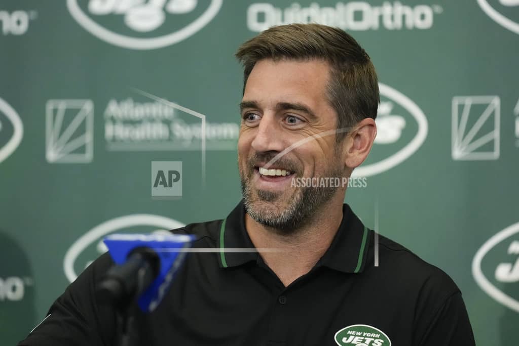 jets-rodgers-arrival-football