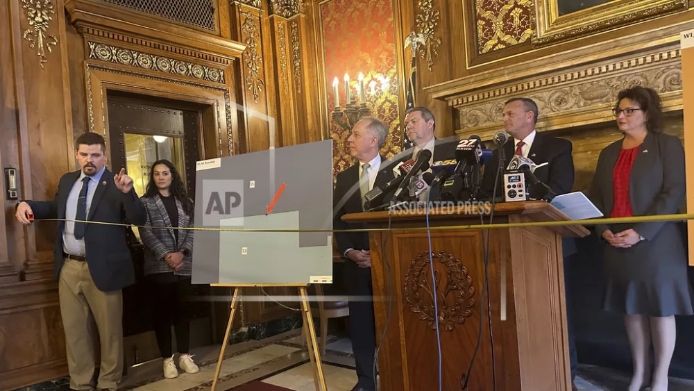 Wisconsin Republicans Send Last Ditch Redistricting Plan To Democratic