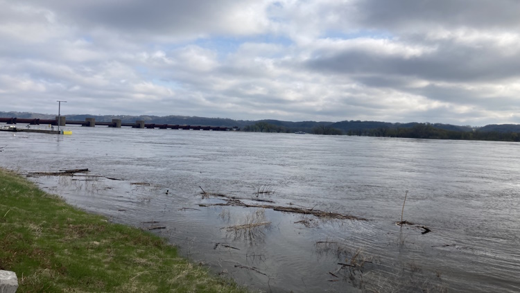 US Coast Guard Starting To Reopen More Mississippi River Pools | Radio ...