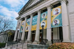 CARNEGIE STOUT LIBRARY