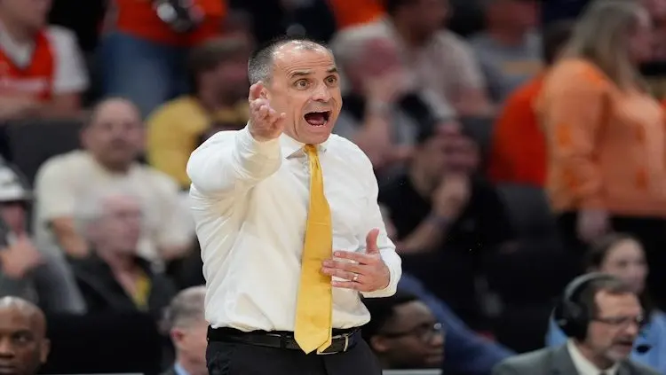 iowa-mbb-coach-ben-mccollum