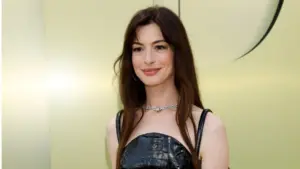 Anne Hathaway at the Versace FW23 Show at the Pacific Design Center on March 9^ 2023 in West Hollywood^ CA