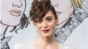 Lizzy Caplan wearing dress by Christopher Kane attends Hulu FX’s Fleishman Is In Trouble at Carnegie Hall in New York on November 7^ 2022