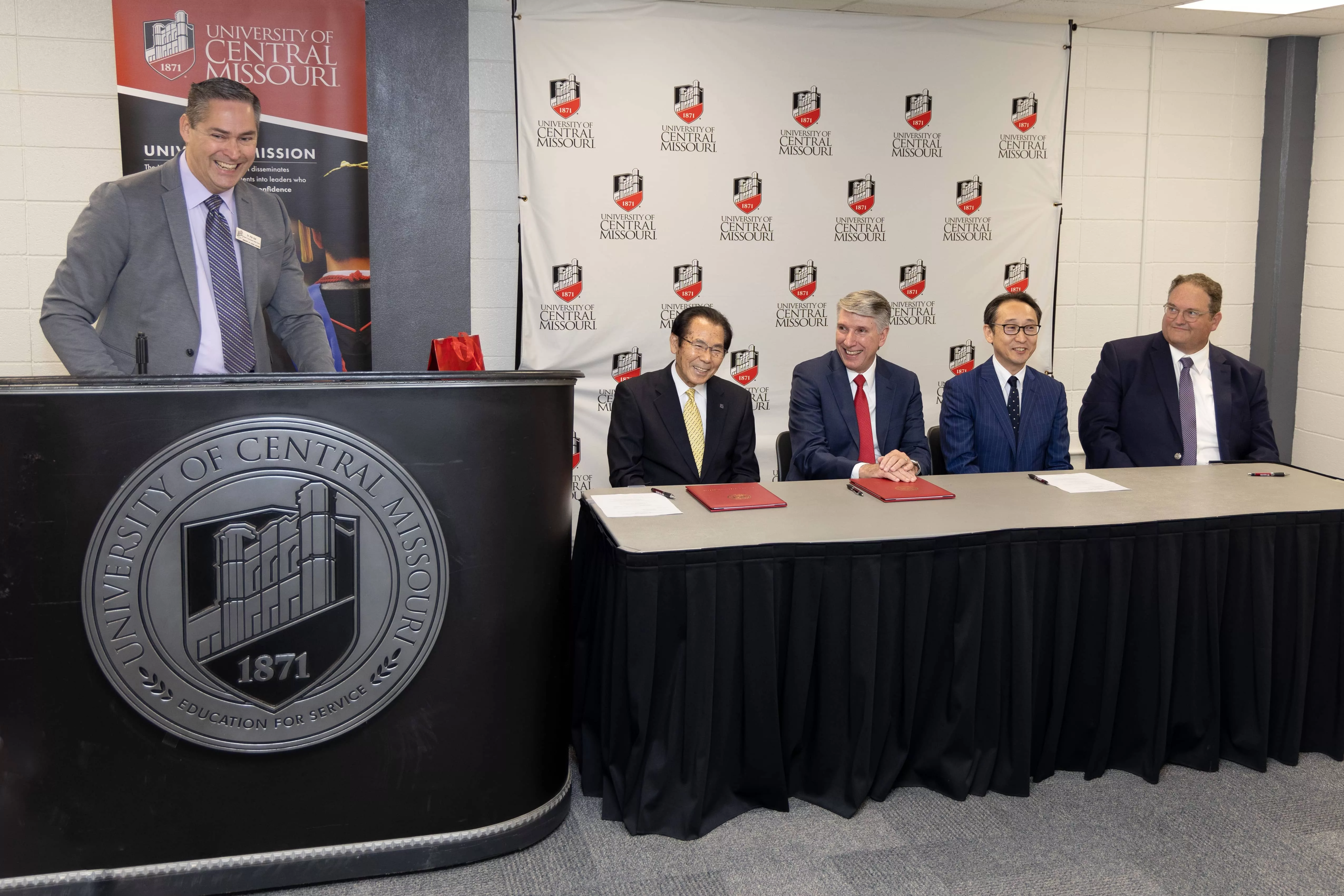 hiroshima-ucm-mou-signing462719