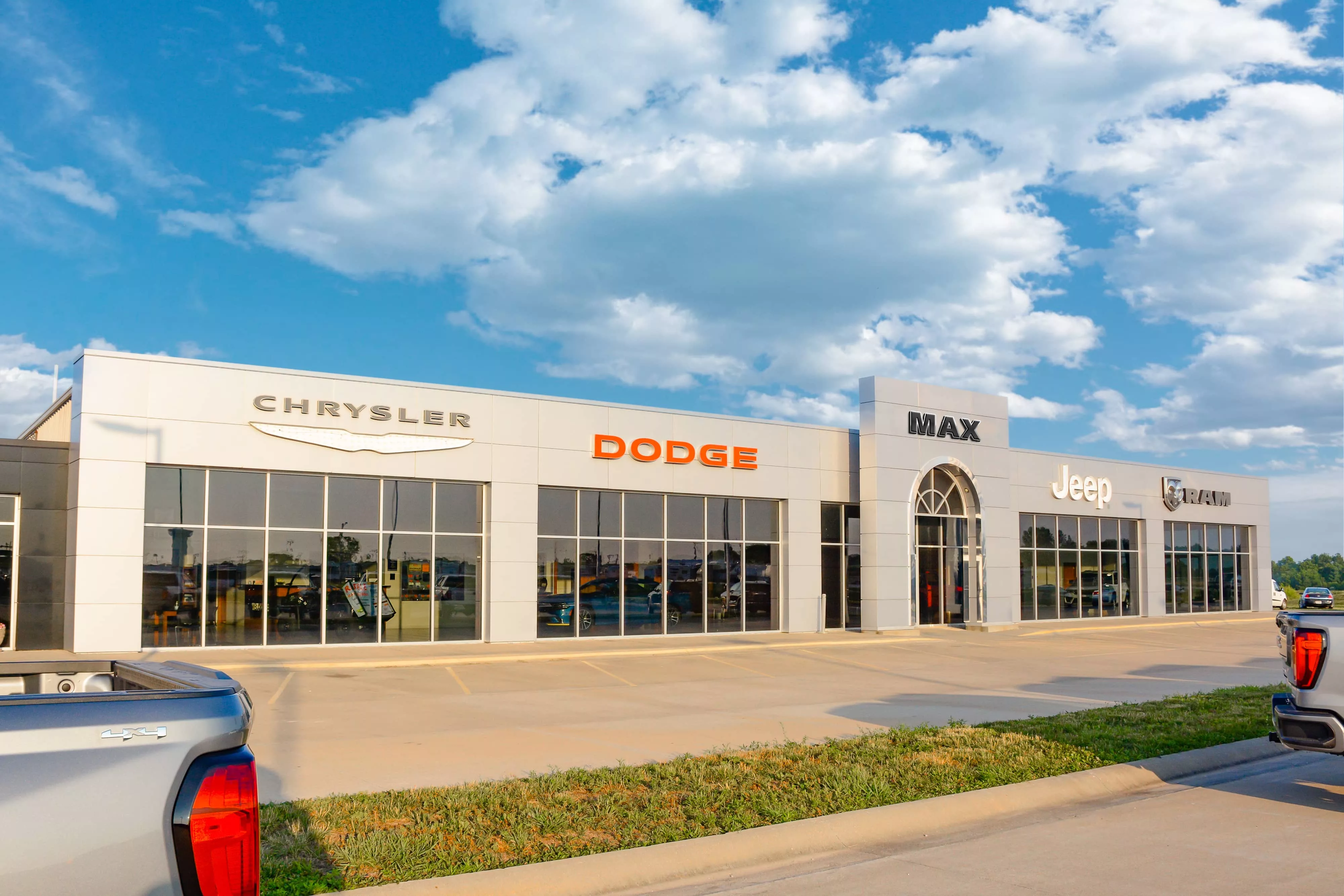 clinton_exterior_maxsign956461