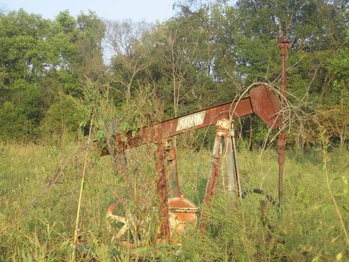 abandoned-oil-well_original520090