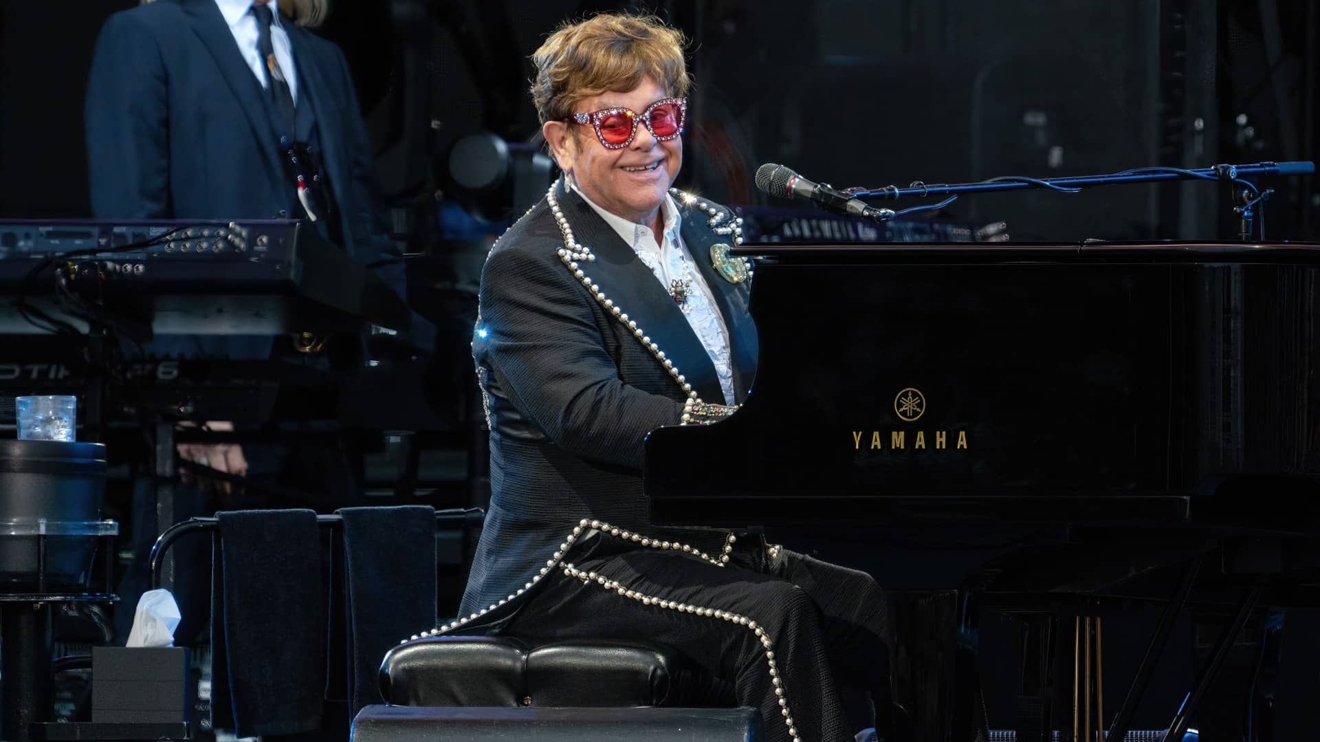 getty_eltonjohn_012723783584