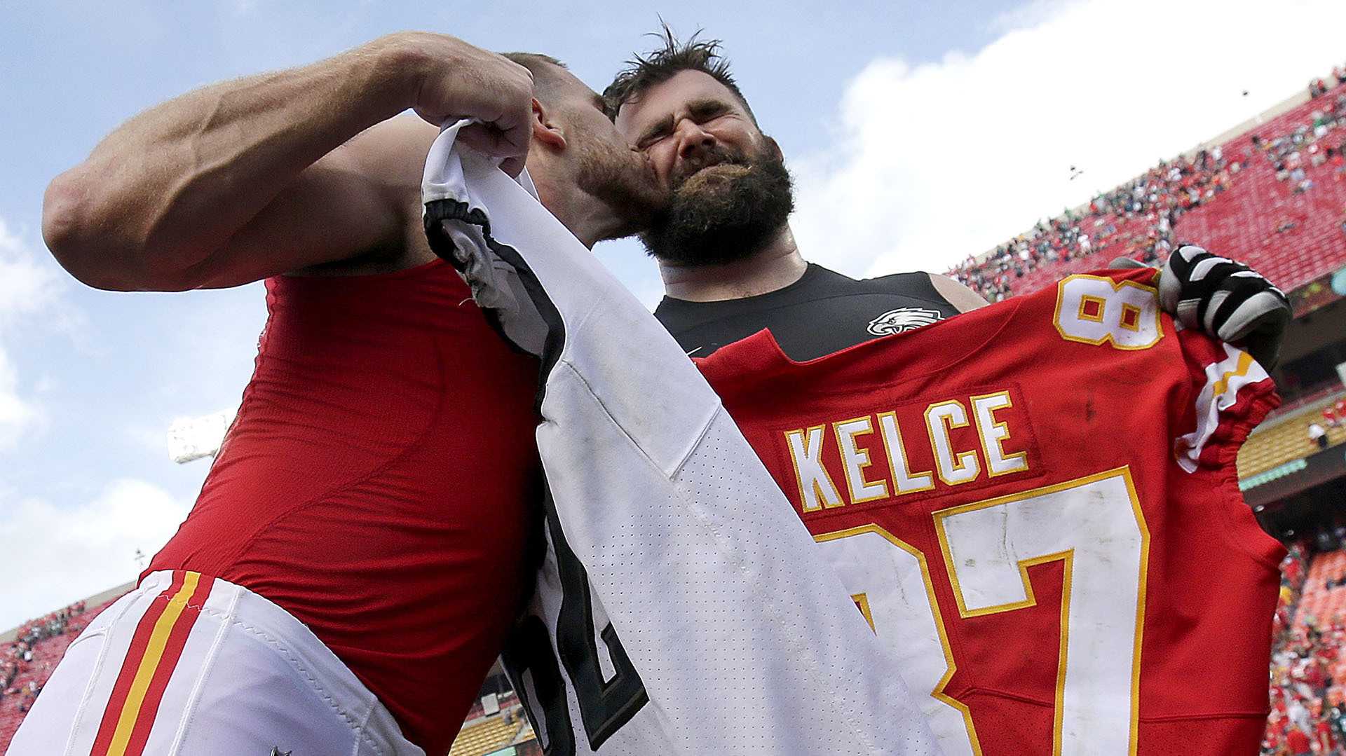 Mama Kelce is rocking a split Eagles/Chiefs jersey for Super Bowl