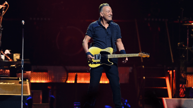 getty_brucespringsteen_021323472743