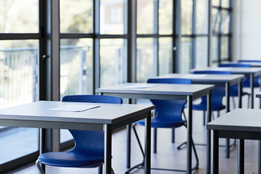 classroomdesks-gettyimages-1586089626102969