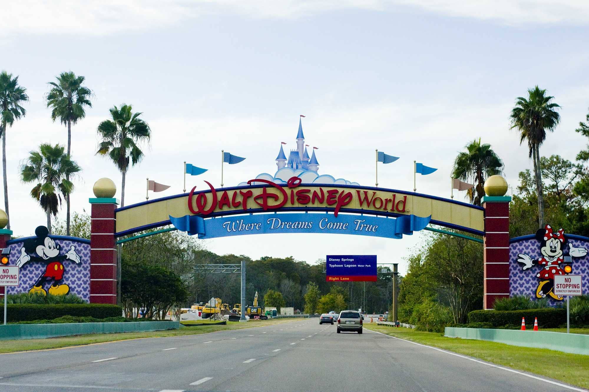 disney-entrance-155690836964287