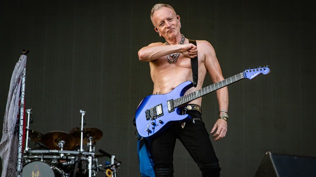 getty_philcollen_041923771635