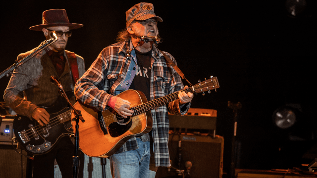 getty_neilyoung_060823830482