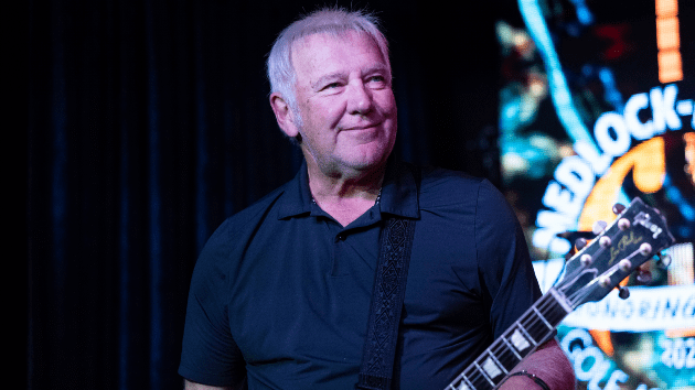 getty_alexlifeson_060823978662