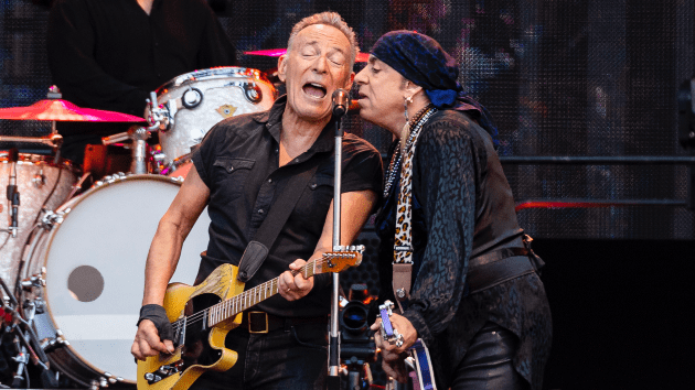 getty_brucespringsteen_060923176712