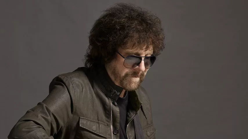 m_jefflynne_01182384516