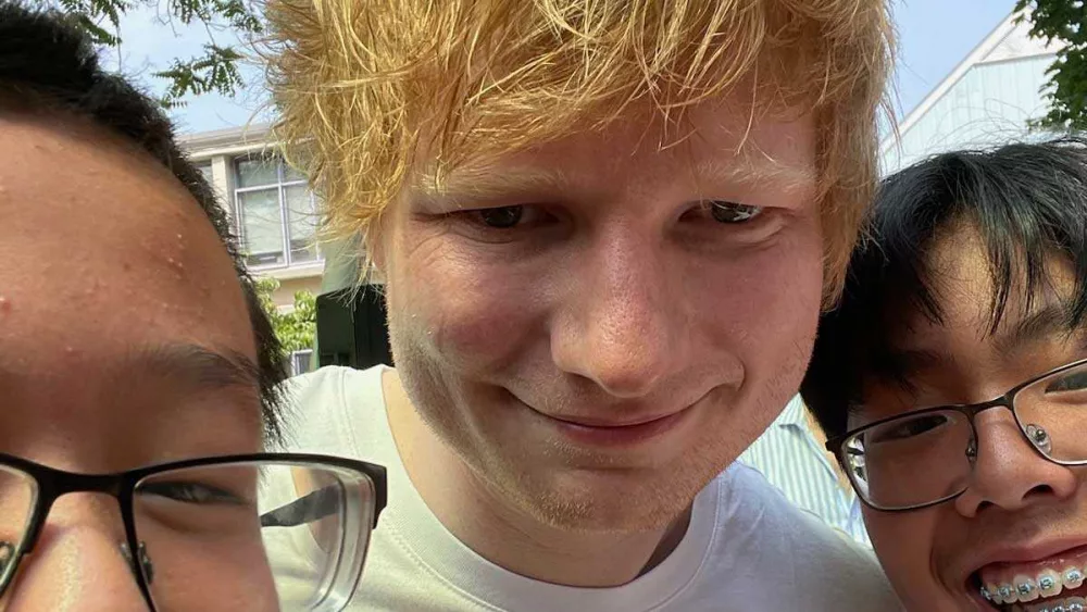 ed-sheeran-surprise-64a099fd4ea3b593854