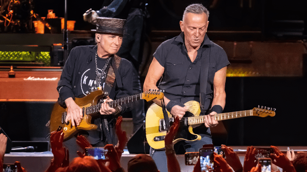 getty_brucespringsteennilslofgren_070723585804