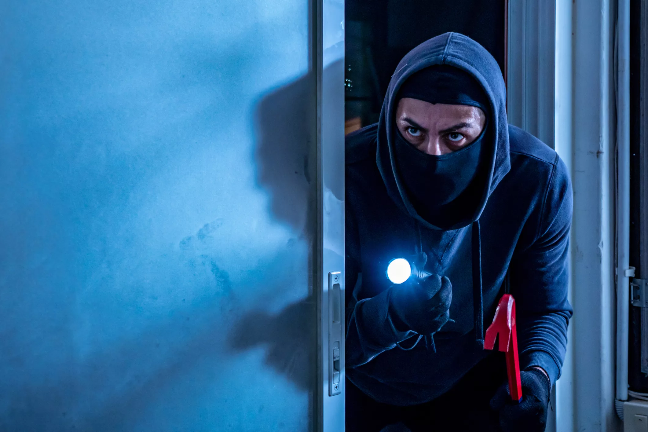 a-burglar-with-a-crowbar-broke-the-door-and-went-to-the-house