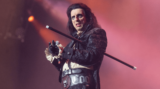 getty_alicecooper_081423377655