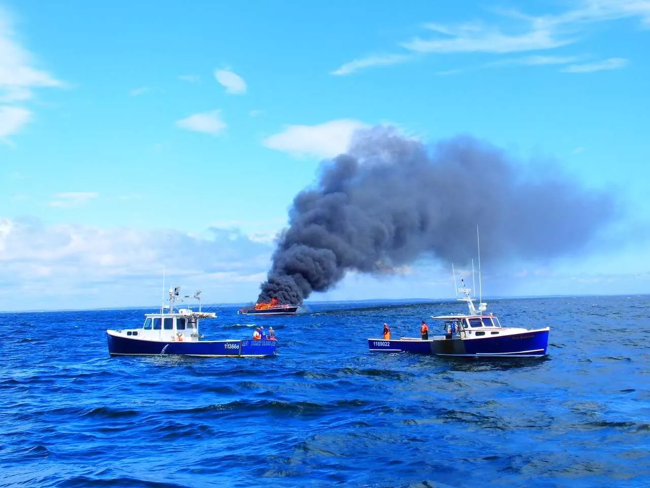 boat-fire-3-64e23e038ece4585353