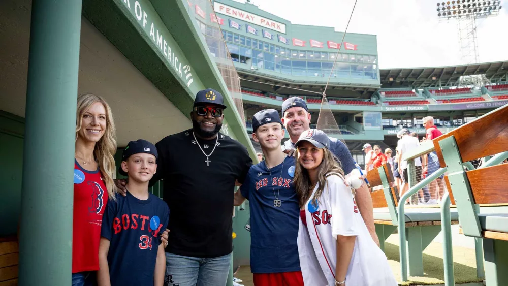 david-ortiz-gives-make-a-wish-recipient-fenway-park-tour-8-26-2023-64ebca32c7f39842874