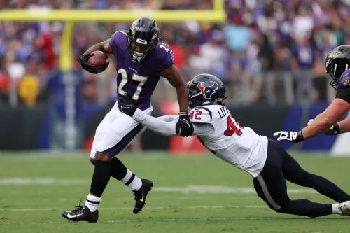 Ravens quiet the 'Dawg Pound' in lopsided win over the Browns