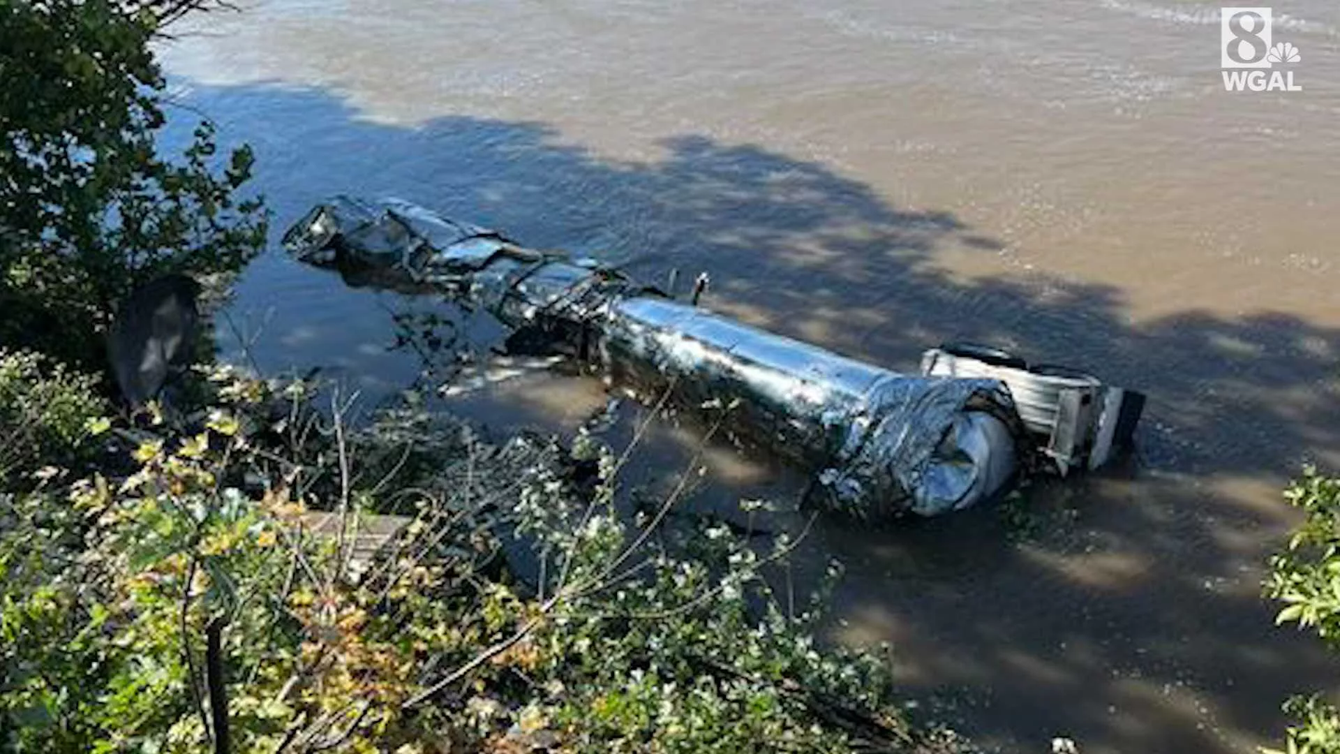 milk-tanker-in-susquehanna-river-6501dc44bd852466701