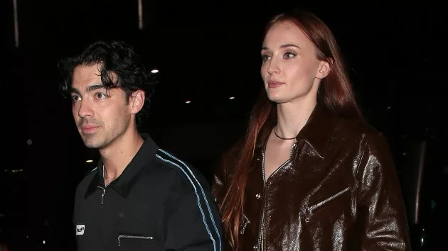 getty_joejonasandsophieturner_092123126555