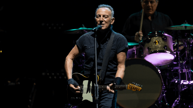 getty_brucespringsteen_092823787271