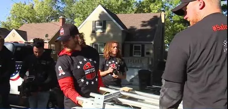 Bengals players come together to build ramp for veteran