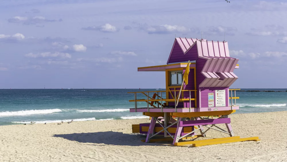 pink-lifeguard-hut-at-south-beach-miami-usa